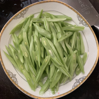 四季豆炒五花肉的做法步骤：2
