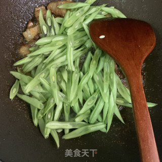 四季豆炒五花肉的做法步骤：8