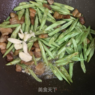 四季豆炒五花肉的做法步骤：9