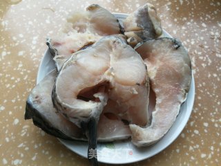 啤酒鱼块的做法步骤：1