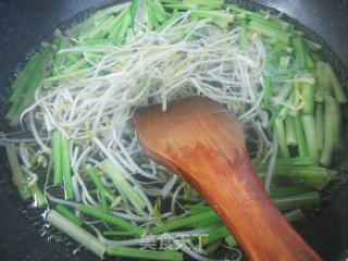 芹菜绿豆芽拌石花菜的做法步骤：2