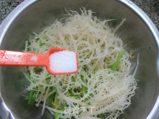 芹菜绿豆芽拌石花菜的做法步骤：5