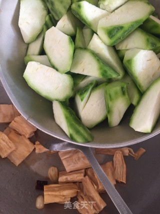丝瓜炒腐竹的做法步骤：9