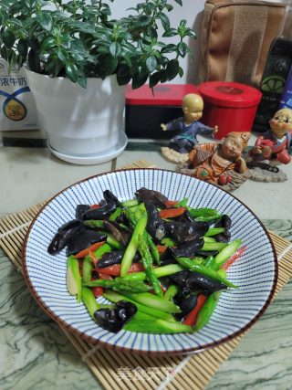 芦笋炒黑木耳的做法步骤：8