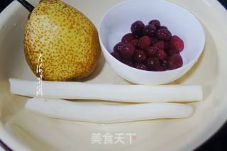 蔓越莓山药苹果梨汤的做法步骤：1