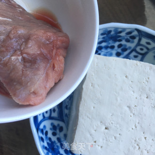 牛肉烧豆腐的做法步骤：2