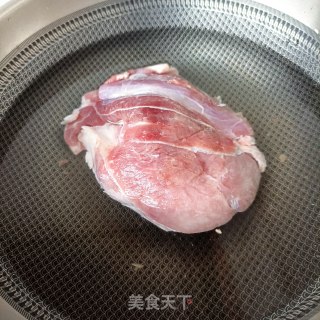 白煮肉拌甜豆的做法步骤：1