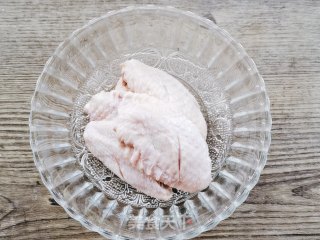 椒盐鸡翅的做法步骤：1