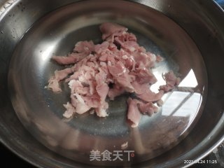 南瓜苗瘦肉煮河粉的做法步骤：1