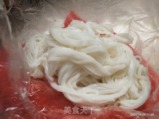 南瓜苗瘦肉煮河粉的做法步骤：2