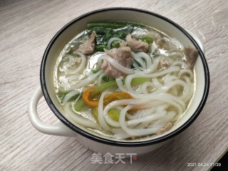 南瓜苗瘦肉煮河粉的做法步骤：6