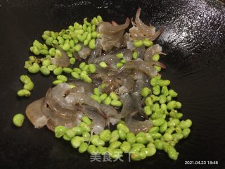 鲜虾焖毛豆的做法步骤：6