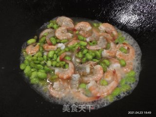 鲜虾焖毛豆的做法步骤：7