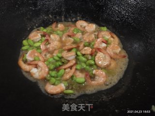 鲜虾焖毛豆的做法步骤：8