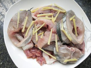 香煎马鲛鱼的做法步骤：2