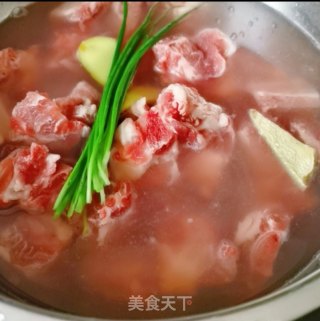 鹿角菇骨头汤的做法步骤：4