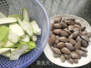 油蛤炒丝瓜的做法步骤：2
