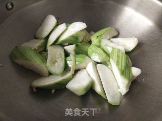 油蛤炒丝瓜的做法步骤：4