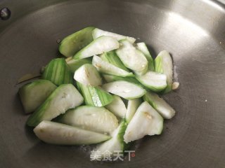 油蛤炒丝瓜的做法步骤：5