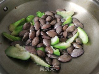 油蛤炒丝瓜的做法步骤：6