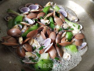 油蛤炒丝瓜的做法步骤：8