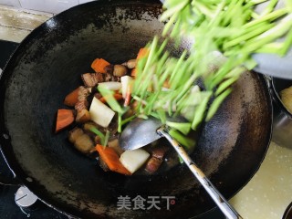 家庭版红烧肉大烩菜的做法步骤：7