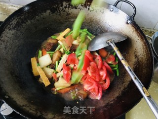 家庭版红烧肉大烩菜的做法步骤：9