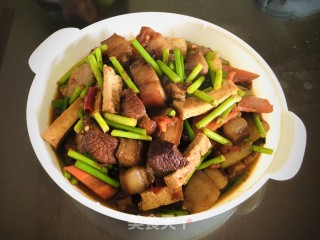 家庭版红烧肉大烩菜的做法步骤：12