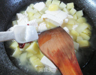 洋芋艿煮豆腐的做法步骤：8