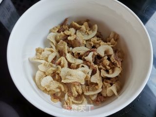 豆豉辣椒炒油渣的做法步骤：1