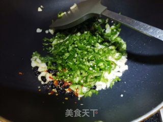 豆豉辣椒炒油渣的做法步骤：3