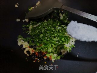豆豉辣椒炒油渣的做法步骤：4