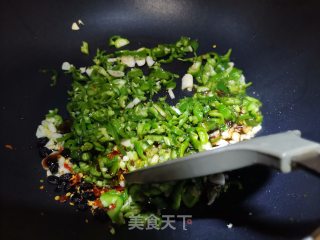豆豉辣椒炒油渣的做法步骤：5