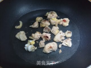 葱香鸡腿的做法步骤：1