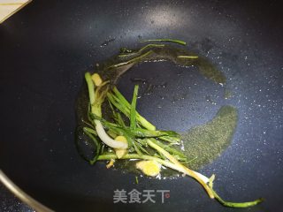 葱香鸡腿的做法步骤：2