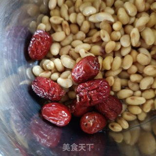 大枣腰果黄豆浆的做法步骤：1
