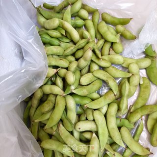 鸡蛋淡菜炒毛豆的做法步骤：2