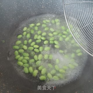 鸡蛋淡菜炒毛豆的做法步骤：5