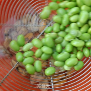 鸡蛋淡菜炒毛豆的做法步骤：6
