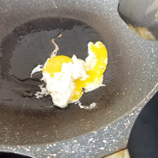 鸡蛋淡菜炒毛豆的做法步骤：11