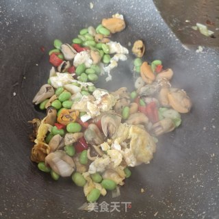 鸡蛋淡菜炒毛豆的做法步骤：16