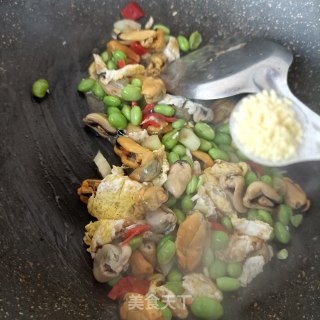 鸡蛋淡菜炒毛豆的做法步骤：18
