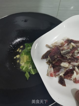 腊肉炒土豆的做法步骤：3