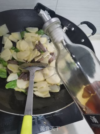 腊肉炒土豆的做法步骤：5