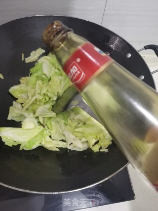 清炒手撕包菜的做法步骤：3
