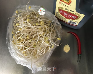 醋溜豆芽的做法步骤：1