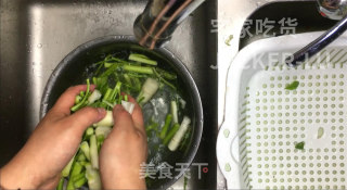 家常香干炒水芹，材料简单，制作方便，鲜香可口，非常下饭。的做法步骤：5