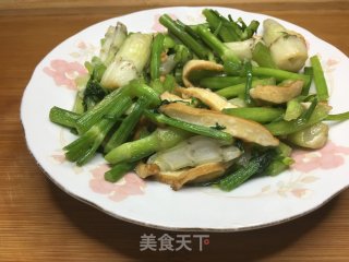 家常香干炒水芹，材料简单，制作方便，鲜香可口，非常下饭。的做法步骤：12