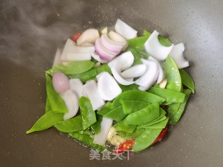 荷兰豆洋葱茶油炒鸡蛋的做法步骤：9