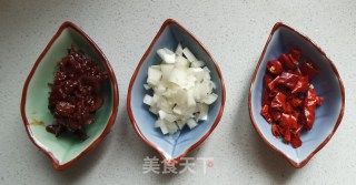 蒜苔炒牛肉丁的做法步骤：4